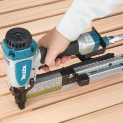 Makita AT2550A Klammerpistol