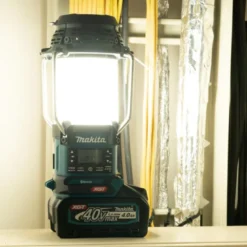 Makita MR009G Lampa 40V med Radio, Bluetooth och DAB+