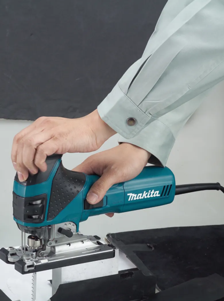 Makita Sticksåg 4351FCTJ
